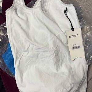 Stori White Intro Tank
